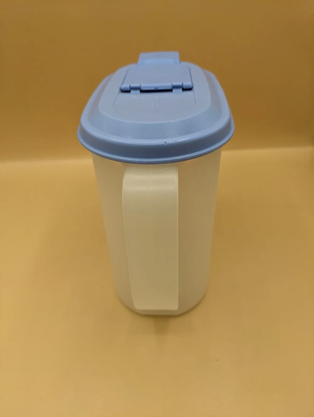 Tupperware 1 Qt Slim Pitcher 2189D-1 Blue Flip Top Lid 2010B-3 2011B-8 Pre-owned